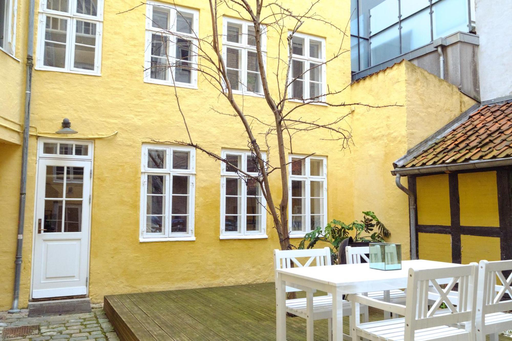 Centrally Located In Apartment *