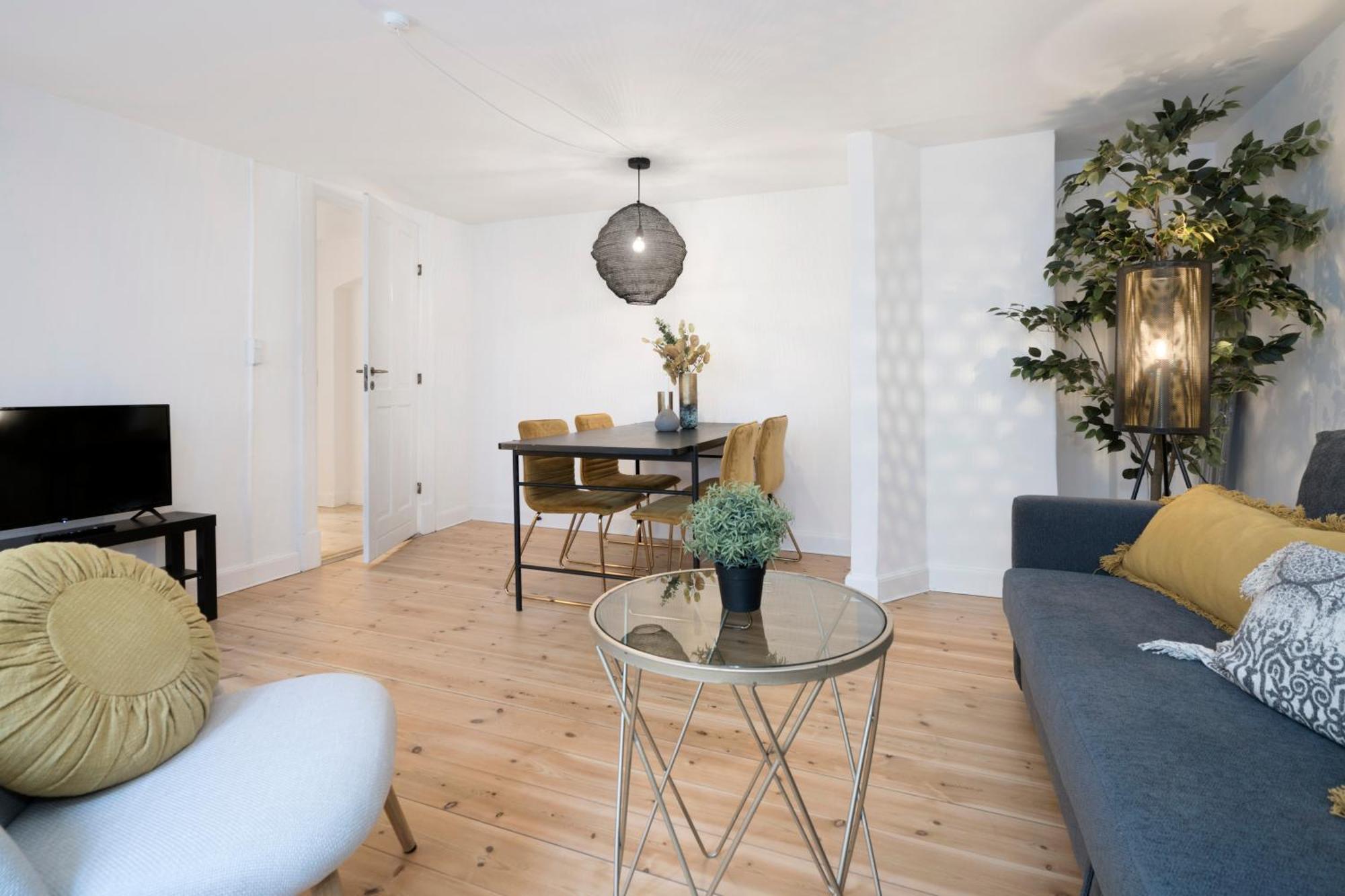 Centrally Located In Apartment