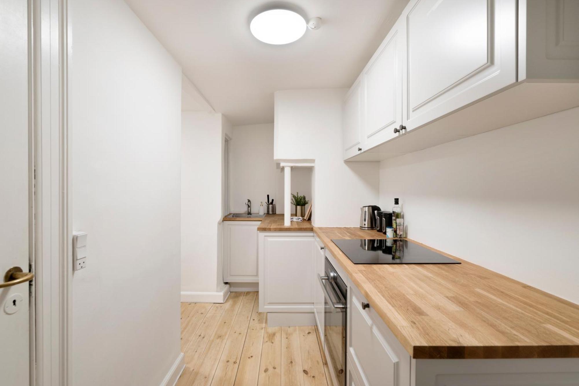 Centrally Located In Apartment *